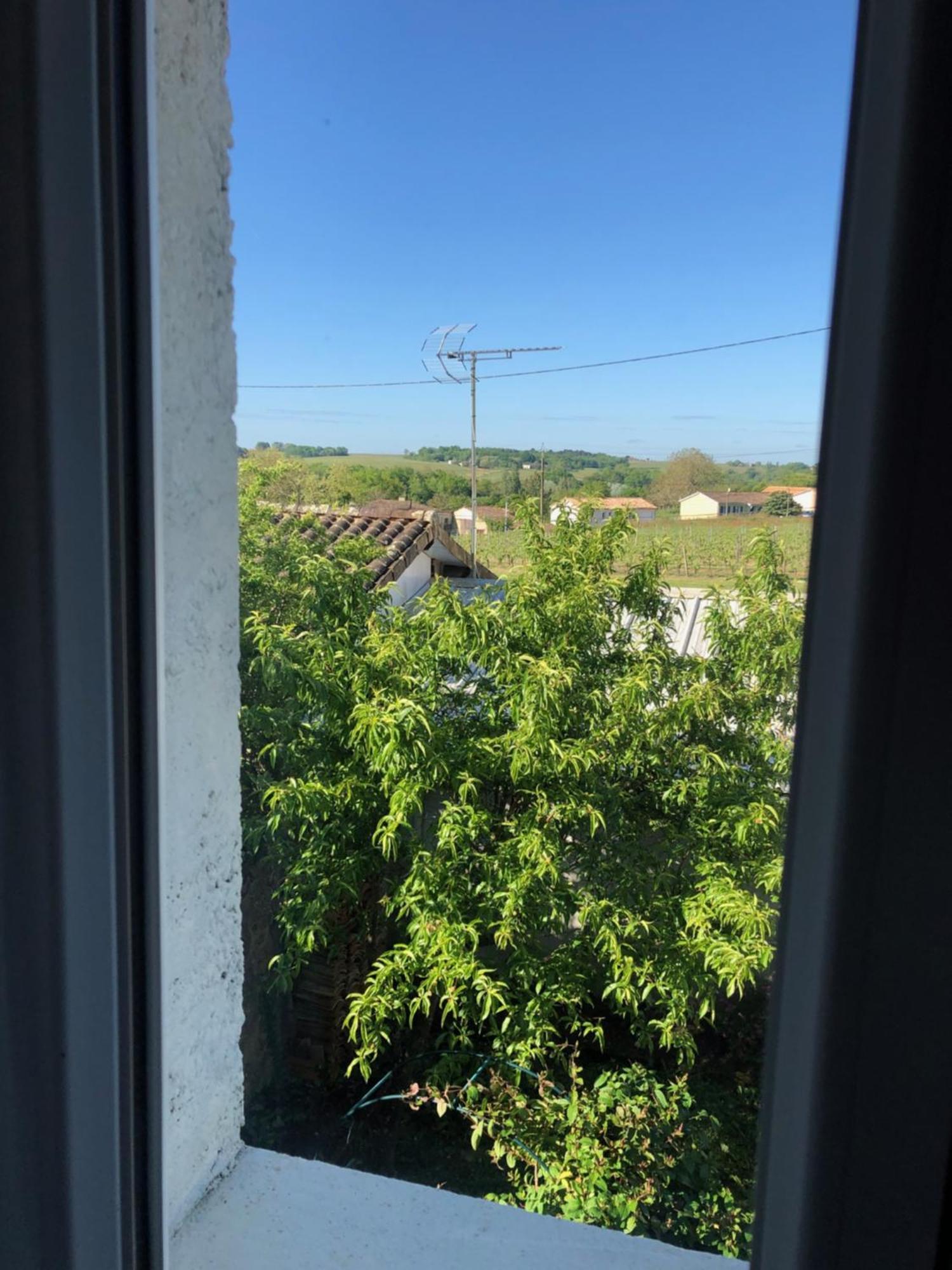 Au Dessus De Chez Nous Acomodação com café da manhã Doulezon Exterior foto